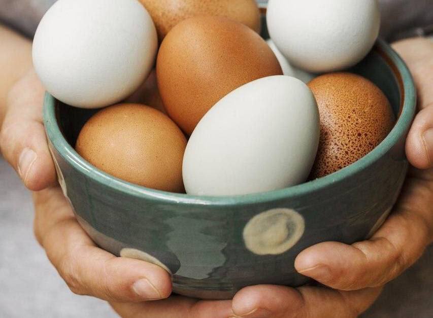 Cómo comprobar la frescura de los huevos